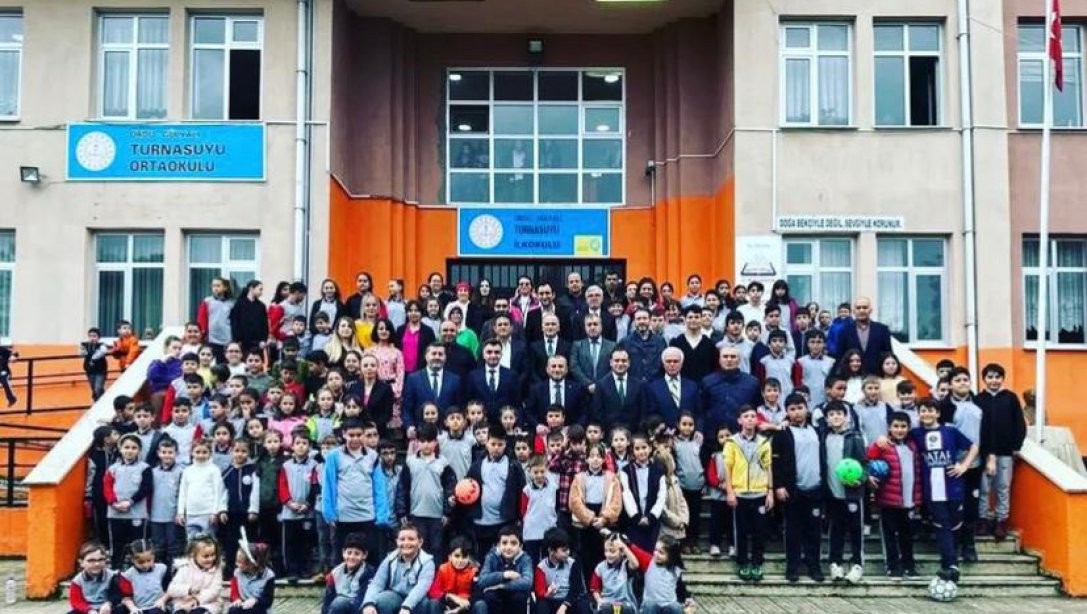 Valimiz Sn. Tuncay SONEL ve İl Milli Eğitim Müdürümüz Sn. Mehmet Fatih VARGELOĞLU'ndan Turnasuyu İlkokulu ve Ortaokulu'na Ziyaret