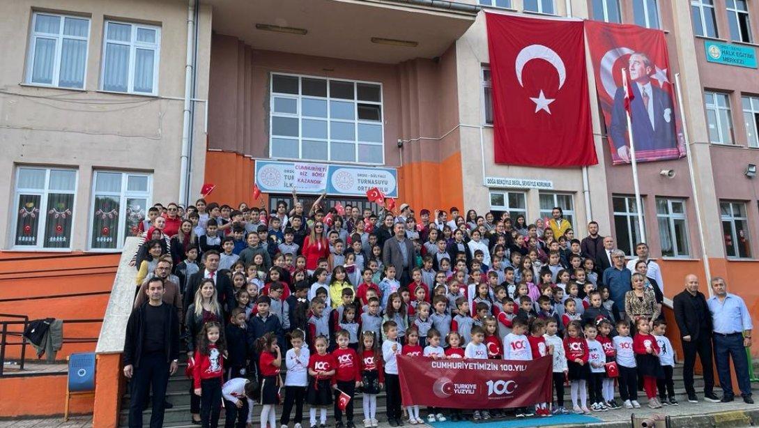 Turnasuyu İlk-Ortaokulu'nda 29 Ekim Cumhuriyet Bayramı Büyük Bir Coşku ile Kutlandı