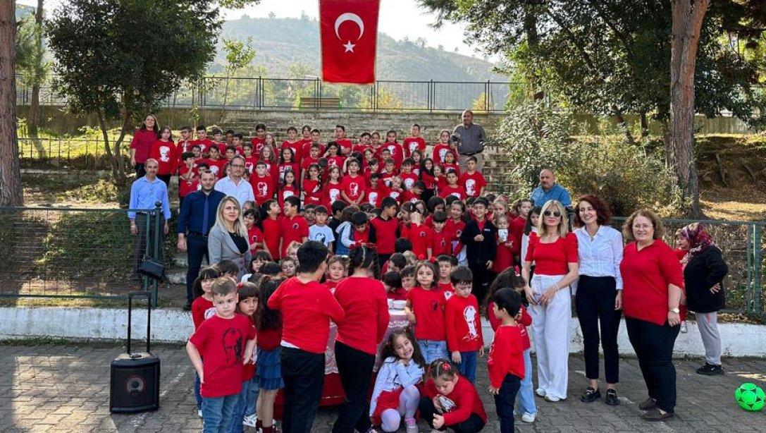 Merkez İlkokulu, 29 Ekim Cumhuriyet Bayramını Coşku İle Kutlandı