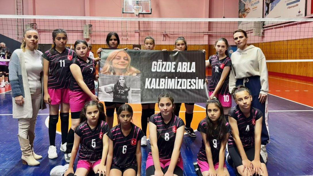 Turnasuyu Ortaokulu Kız Voleybol Takımı,Gülyalılı Gözde Öztürk'ü Unutmadı